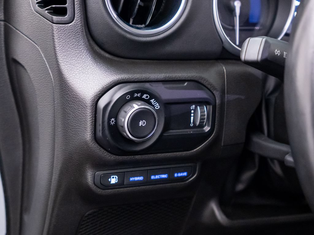 Used 2023 Jeep Wrangler Unlimited Sahara w/ Cold Weather Group AWD/4WD image 18