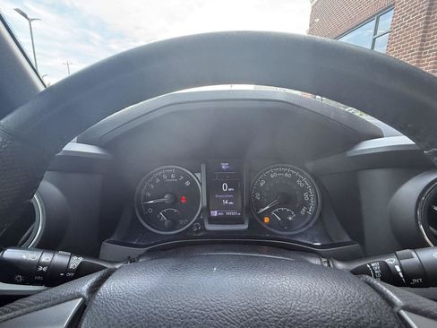 Used 2020 Toyota Tacoma TRD Off-Road AWD/4WD image 9