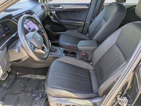 Used 2023 Volkswagen Tiguan SE R-Line image 16