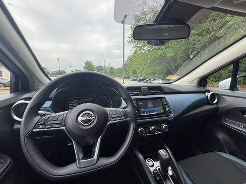 Used 2025 Nissan Versa SV FWD image 33