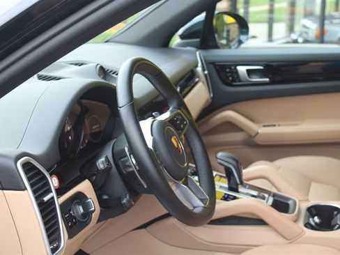 Used 2019 Porsche Cayenne image 18