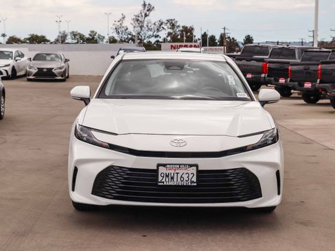 Certified 2025 Toyota Camry SE AWD/4WD image 2