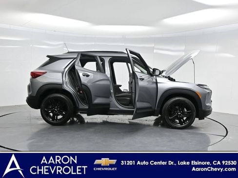 New 2026 Chevrolet TrailBlazer LT w/ Midnight Edition FWD image 3