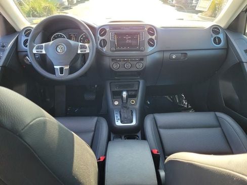 Used 2017 Volkswagen Tiguan S FWD image 12