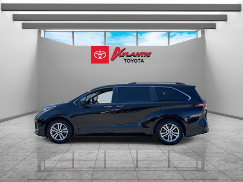 Used 2023 Toyota Sienna XSE w/ XSE Plus Package AWD/4WD image 5