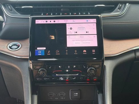 Used 2024 Jeep Grand Cherokee L Summit w/ High Altitude Package AWD/4WD image 33