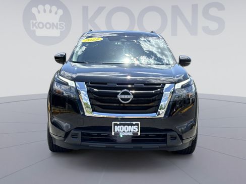 Used 2025 Nissan Pathfinder SV FWD image 4