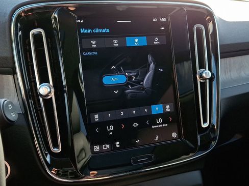 Certified 2024 Volvo XC40 B5 Core image 16