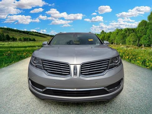 Used 2018 Lincoln MKX Reserve w/ Driver Assistance Package FWD image 2