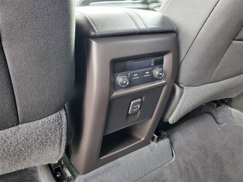 Used 2022 Chevrolet Traverse LT w/ LPO, Roadside Safety Package image 27