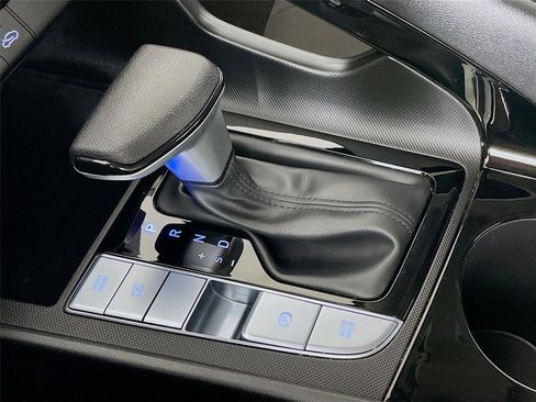 Certified 2025 Hyundai Elantra Hybrid FWD image 18