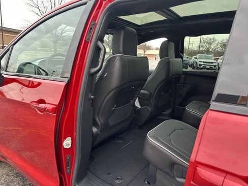 New 2026 Chrysler Pacifica Limited image 24