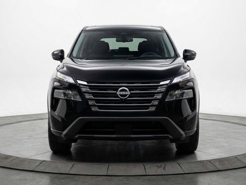 Used 2025 Nissan Rogue SV FWD image 2