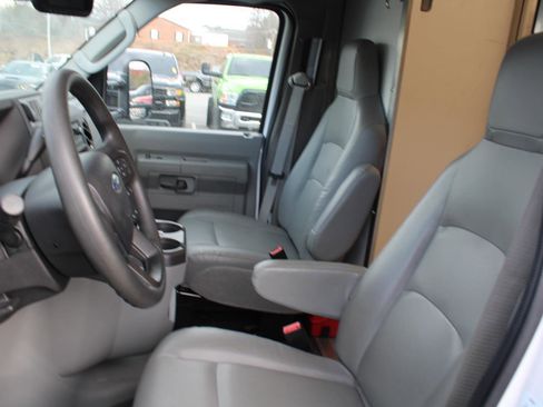 Used 2023 Ford E-450 and Econoline 450 Super Duty w/ Driver's Safety Package image 7
