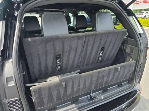 Used 2020 Land Rover Discovery Landmark AWD/4WD image 19