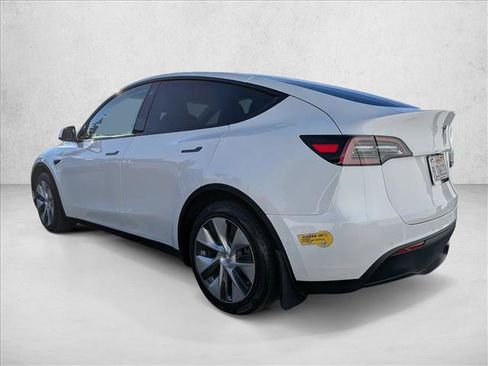 Used 2022 Tesla Model Y Long Range image 8