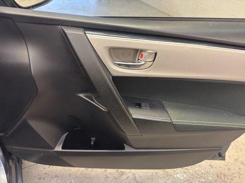 Used 2018 Toyota Corolla LE w/ LE Premium Package w/Moonroof FWD image 20