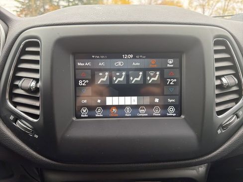 Certified 2021 Jeep Compass Latitude image 7