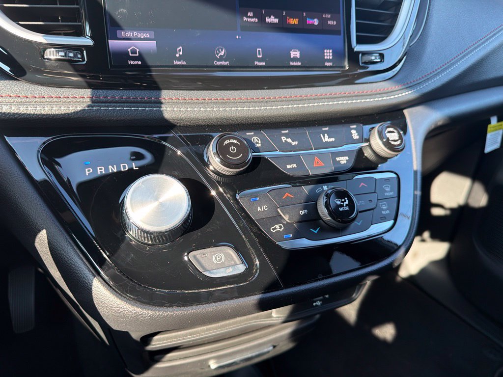 New 2027 Chrysler Pacifica Select FWD image 10