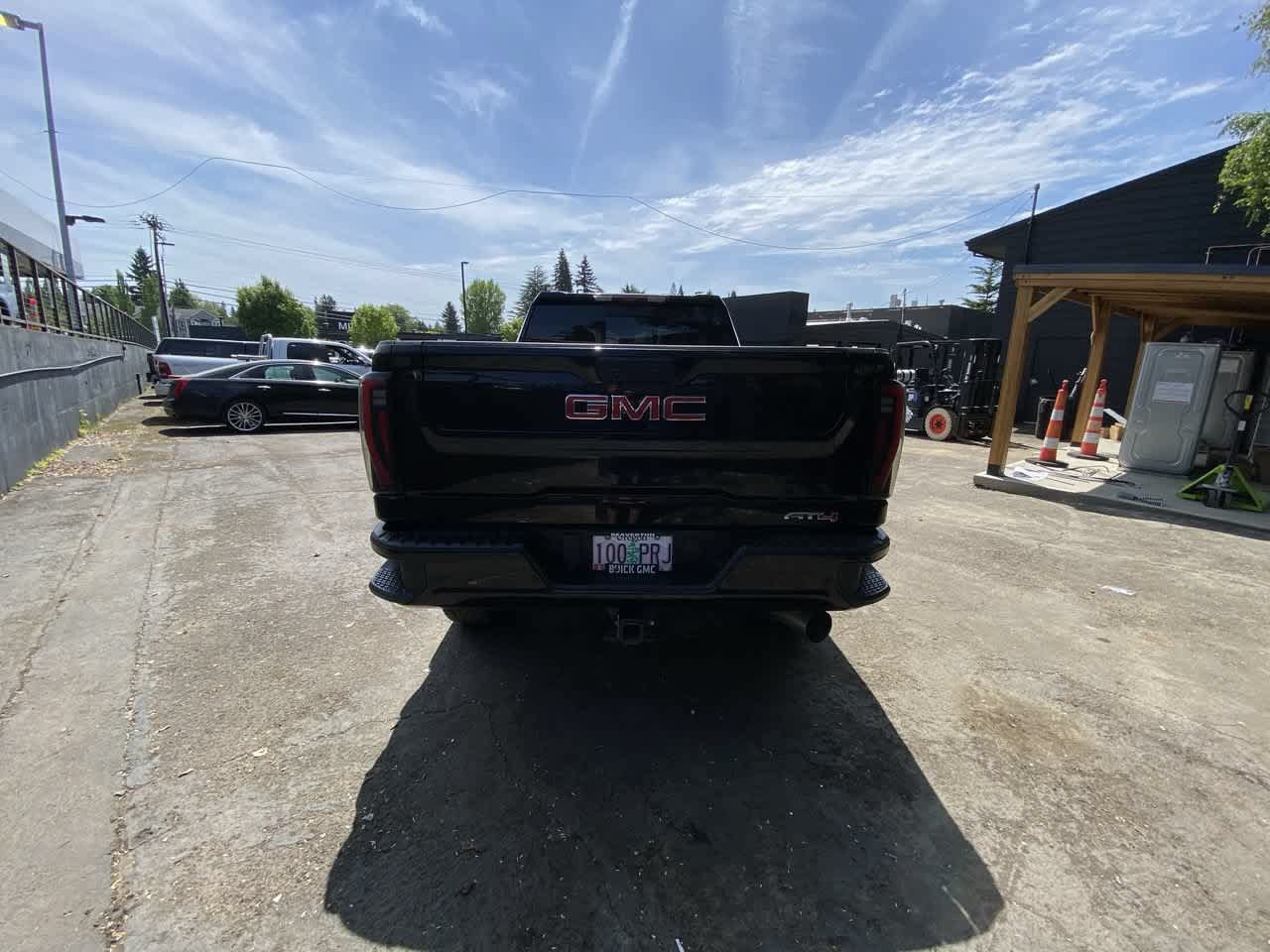 Used 2024 GMC Sierra 2500 AT4 w/ AT4 Premium Plus Package AWD/4WD image 5