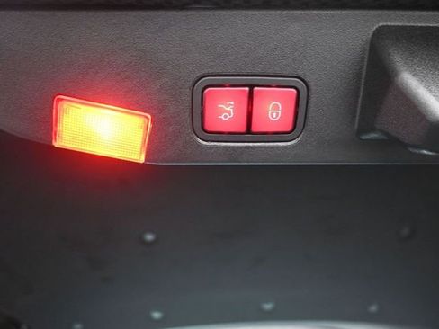 Used 2015 Mercedes-Benz SL 63 AMG image 22