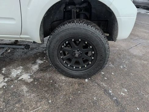 Used 2018 Nissan Frontier SV image 13