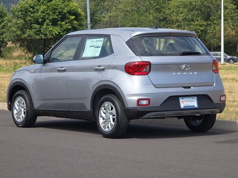 Used 2026 Hyundai Venue SE FWD image 5