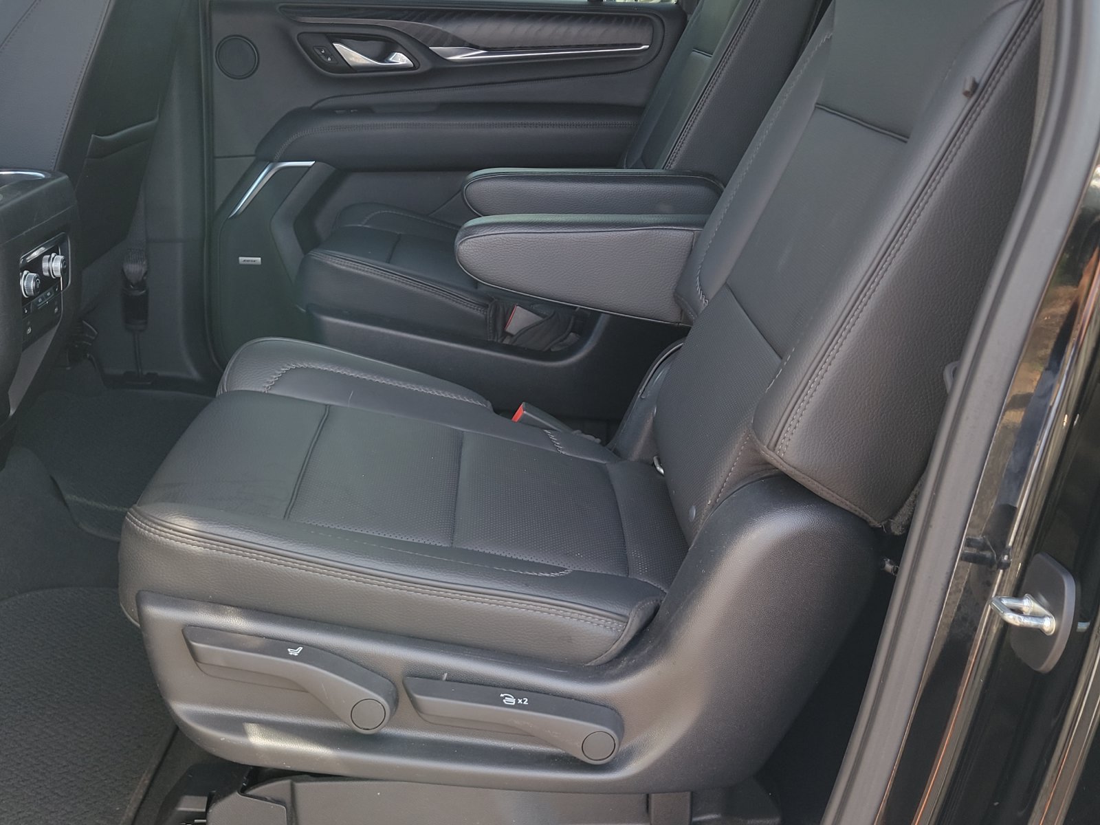 Used 2021 GMC Yukon XL Denali AWD/4WD image 8