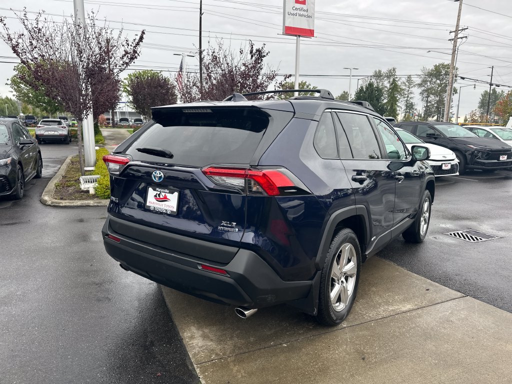 Used 2021 Toyota RAV4 XLE Premium AWD/4WD image 5