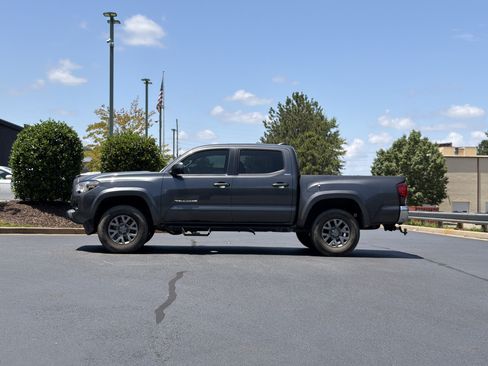Used 2019 Toyota Tacoma SR5 RWD image 14