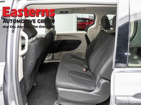 Used 2021 Chrysler Voyager L FWD image 20