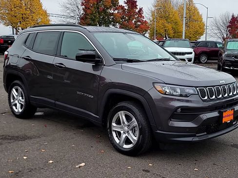 Used 2023 Jeep Compass Latitude w/ Convenience Group image 2
