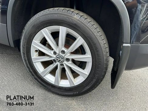 Used 2017 Volkswagen Tiguan Limited w/ Premium Package AWD/4WD image 22