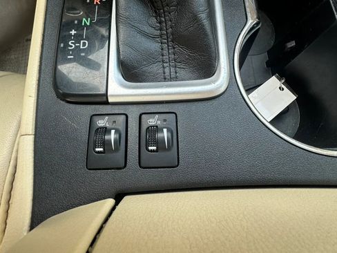 Used 2018 Toyota Highlander XLE AWD/4WD image 16