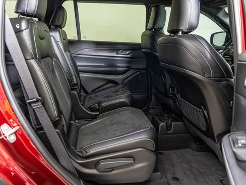 Used 2024 Jeep Grand Cherokee L Altitude image 46