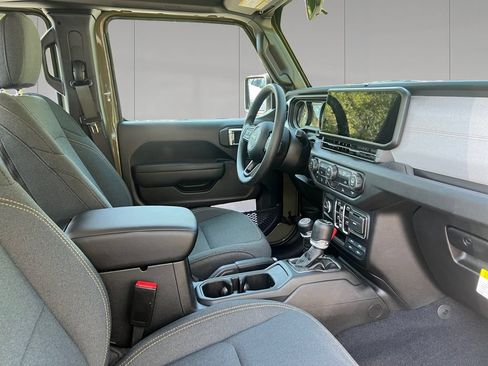 Used 2026 Jeep Gladiator Sport AWD/4WD image 17