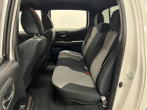 Used 2022 Toyota Tacoma TRD Sport w/ Technology Package image 25