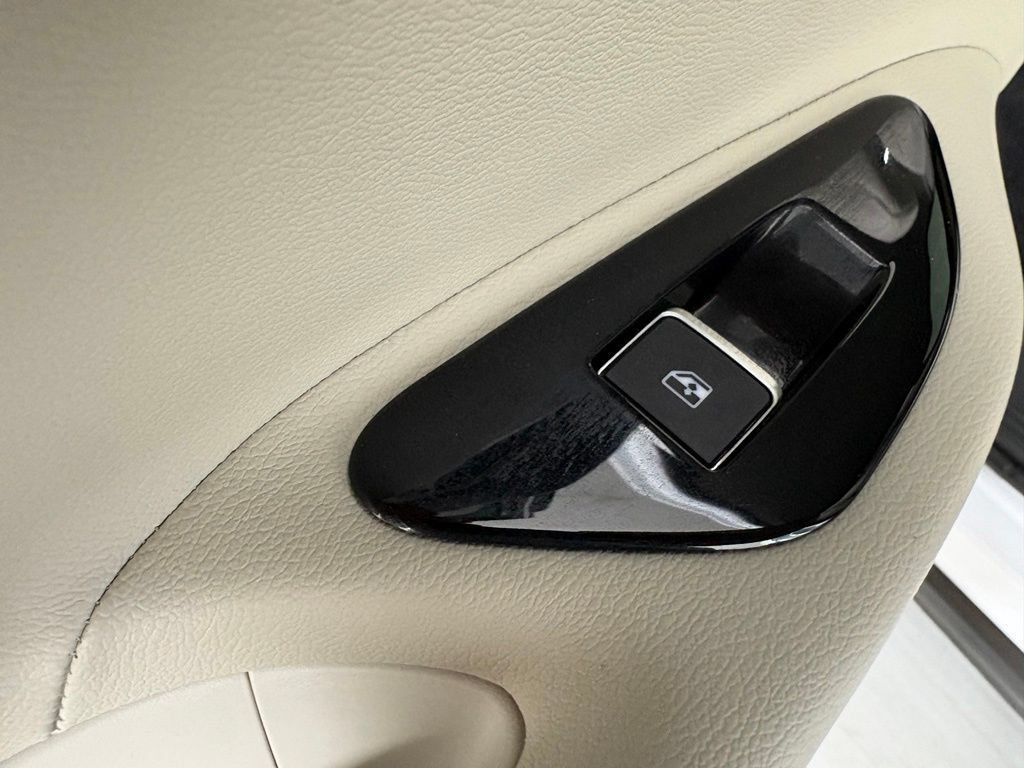 Certified 2025 Nissan Murano SV AWD/4WD image 35