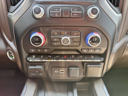 Used 2022 GMC Sierra 3500 Denali AWD/4WD image 22