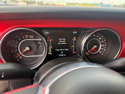 Used 2023 Jeep Gladiator Rubicon w/ LED Lighting Group AWD/4WD image 8