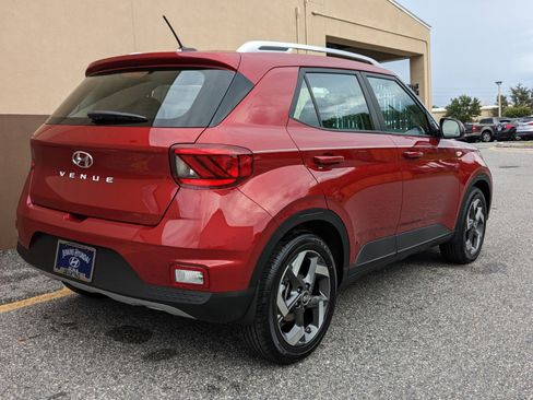 New 2025 Hyundai Venue SEL image 5