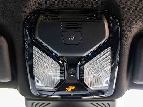 Used 2024 BMW X4 xDrive30i w/ Parking Assistance Package image 17