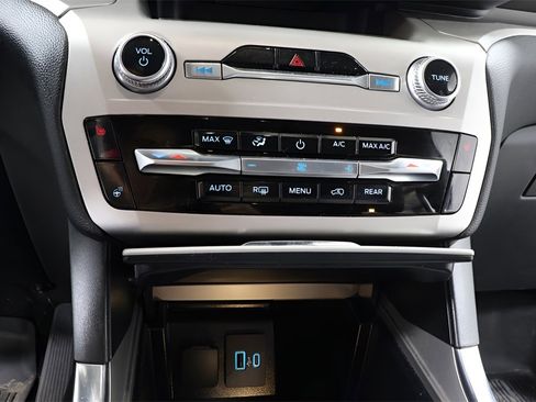 Used 2023 Ford Explorer XLT w/ Equipment Group 202A image 9