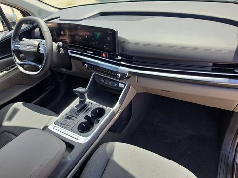 New 2027 Kia Carnival LX FWD image 11