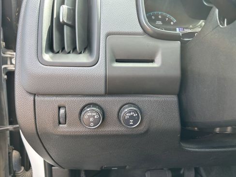 Used 2018 Chevrolet Colorado Z71 AWD/4WD image 18