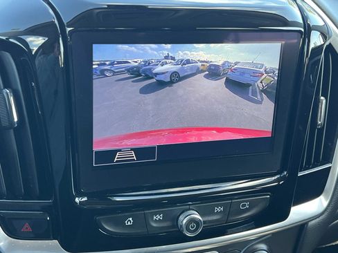 Used 2021 Chevrolet Traverse LT image 14