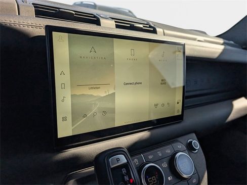 Used 2024 Land Rover Defender 130 X-Dynamic SE image 21