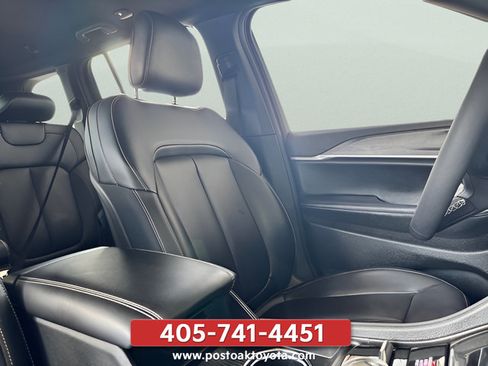 Used 2025 Jeep Grand Cherokee Limited w/ Black Appearance Package AWD/4WD image 17