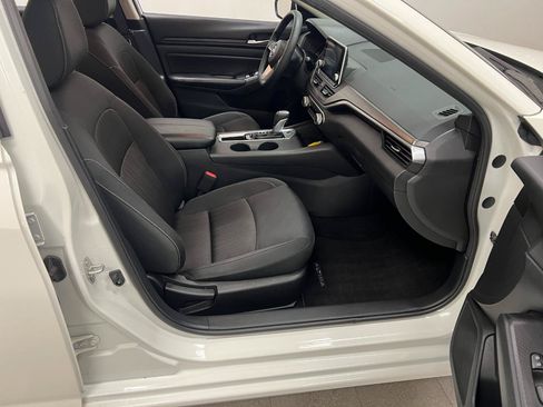 Used 2025 Nissan Altima 2.5 SV FWD image 23