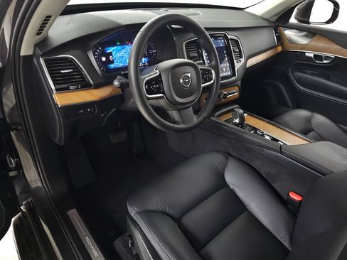 Certified 2024 Volvo XC90 T8 Plus w/ Protection Package Premier AWD/4WD image 18